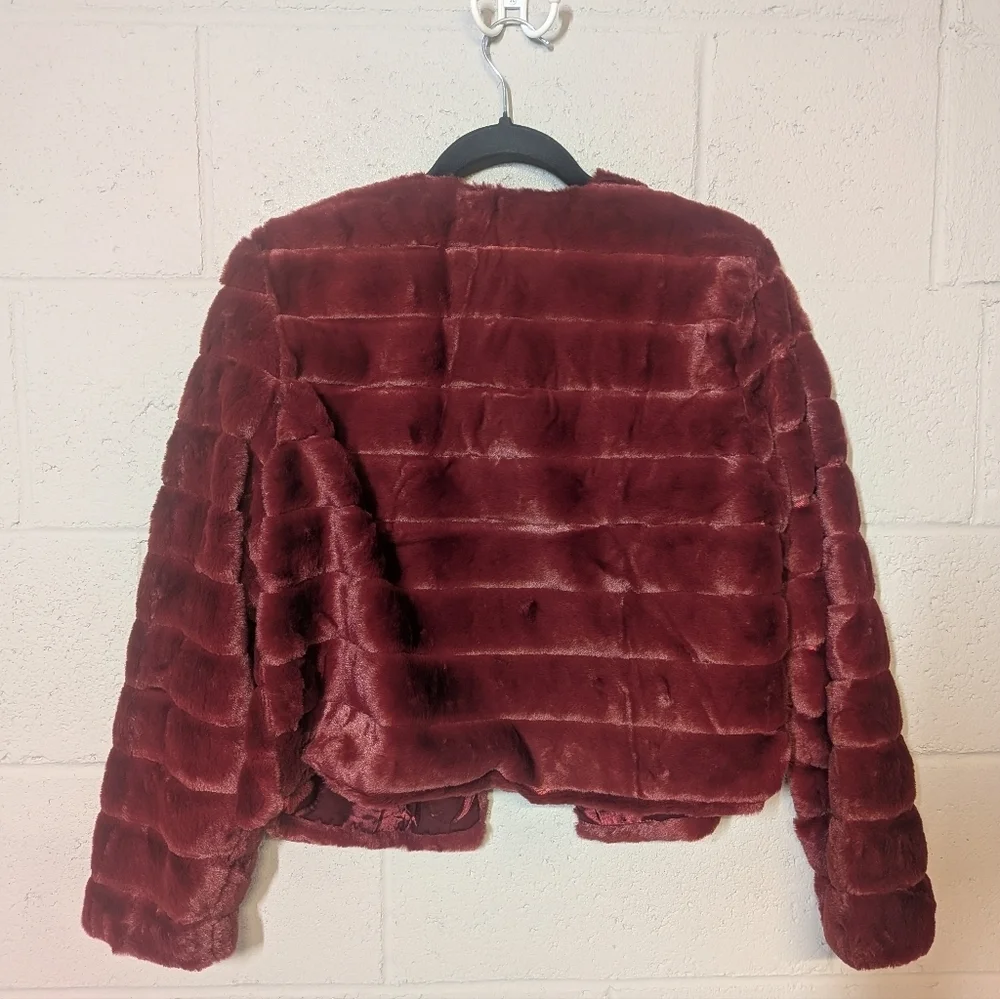 Women's Faux Fur Long Sleeve Puffy Cropped Jacket, Size Medium NWT